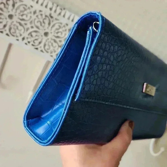 CHI Blue Faux Snake Skin Clutch Purse - Picture 3 of 12